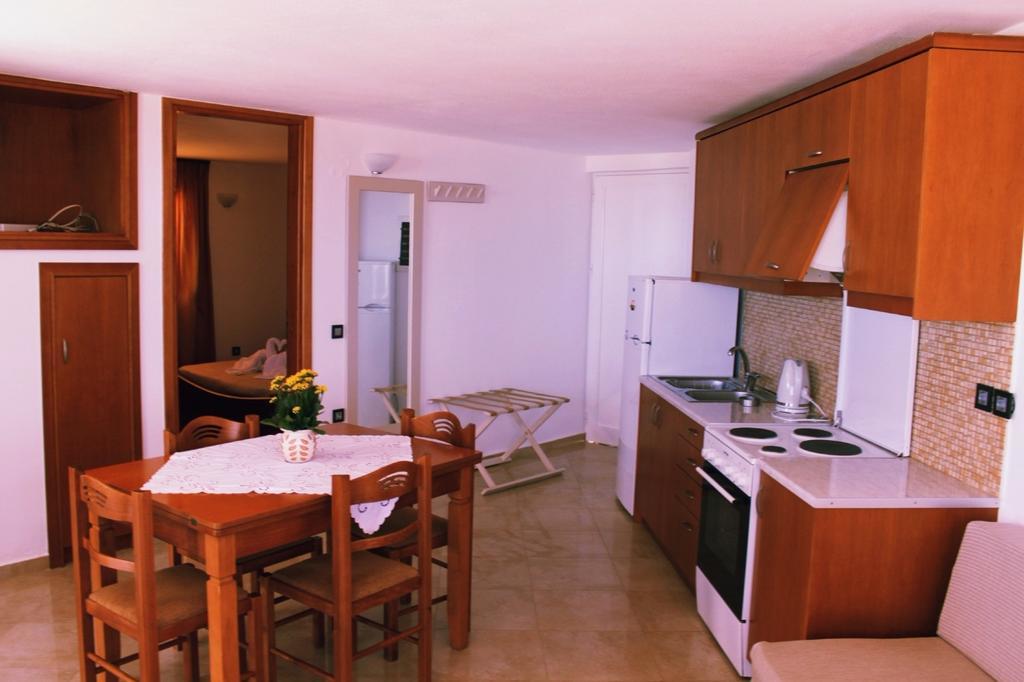 Mythos Beach Hotel Apartments Maleme  Exterior photo